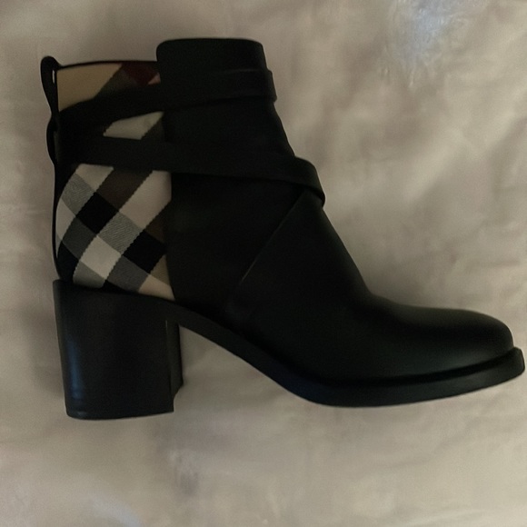 Burberry house check and leather ankle boots size 8 - Picture 5 of 9